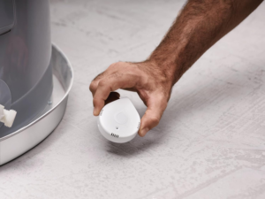 Moen Flo Smart Water Leak Detector, Drip or Flood Sensor Alarm for Home, 1-Pack, White, 920-004 - Image 8